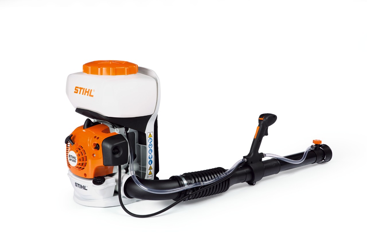 Prskalica STIHL SG 51 ispred bele pozadine