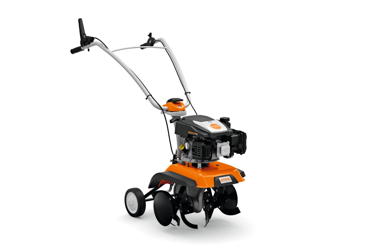 Motokultivator STIHL MH 685 ispred bele pozadine