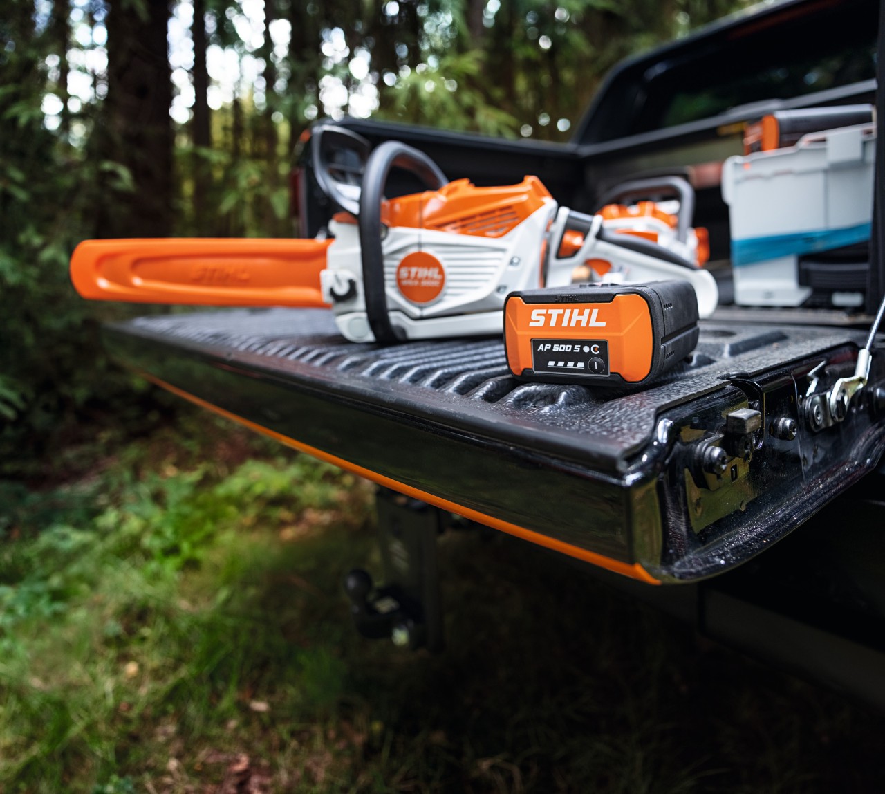 Litijum-jonska baterija STIHL AP 500 S i baterijska lančana testera STIHL MSA 300